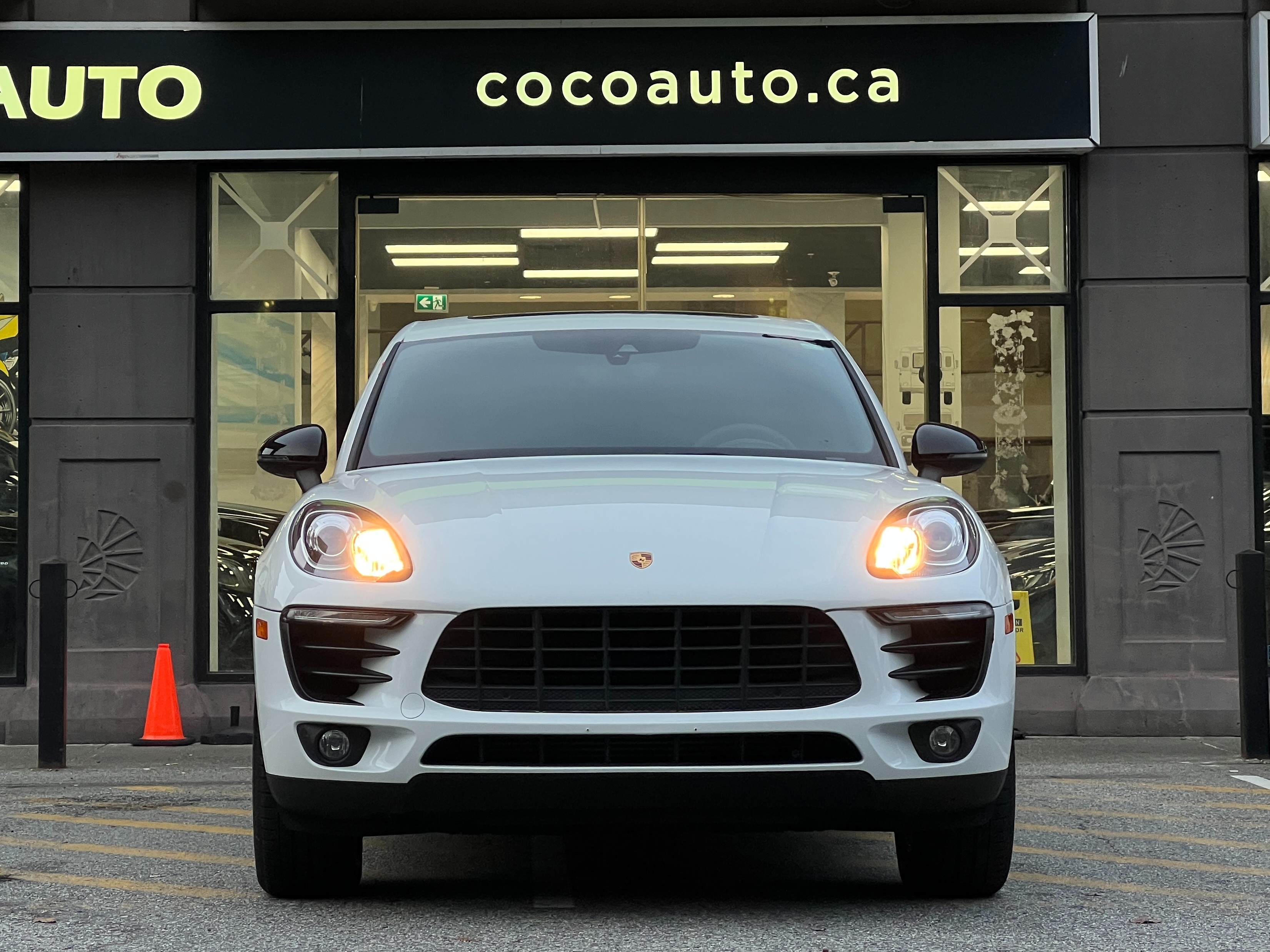 2017 Porsche Macan |BC Local - Image 3